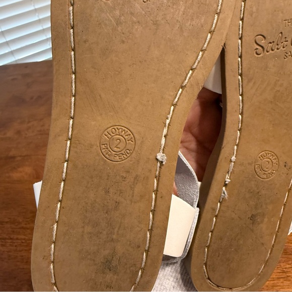 Salt water sandals by Hoy Kids White Sandals size 2 - Picture 9 of 9